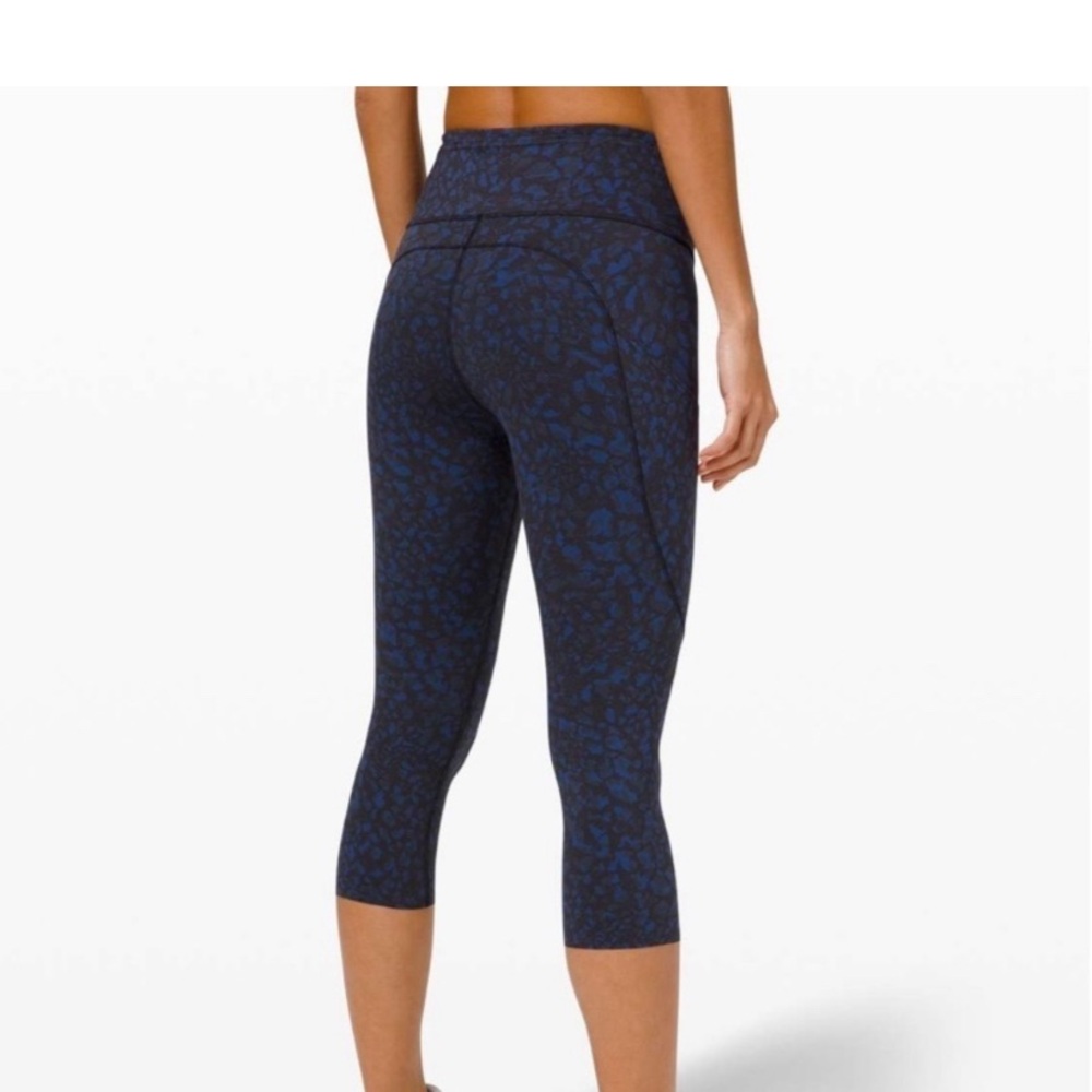 Lululemon fast and free size 4. Black and blue cheetah print.